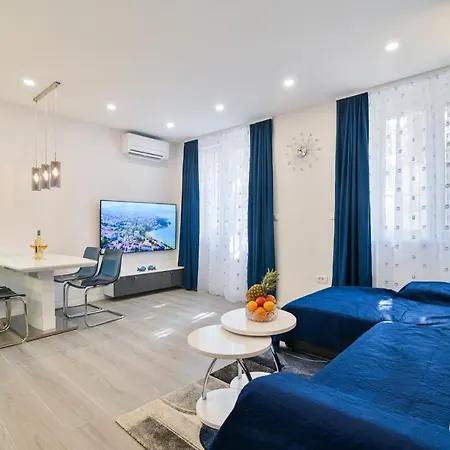 Apartman Bacvice 21 *